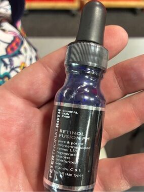 Peter Thomas Roth Violet Glass Retinol Fusion PM with Black Label